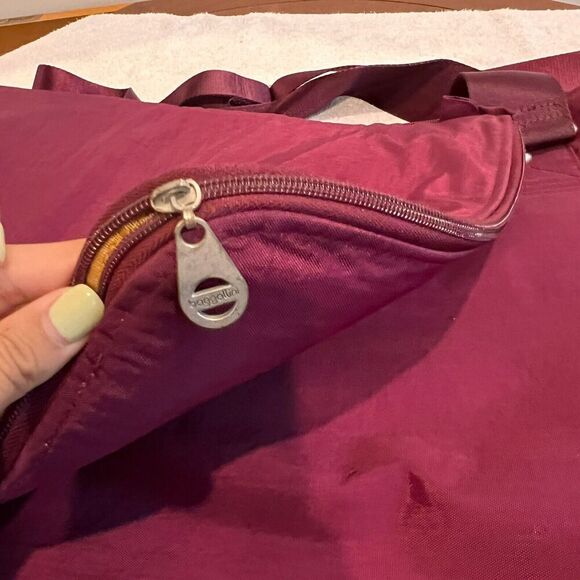 Baggallini Womens Maroon Palermo Weekender Travel Bag Nylon Crossbody Diaper Bag - Picture 7 of 16